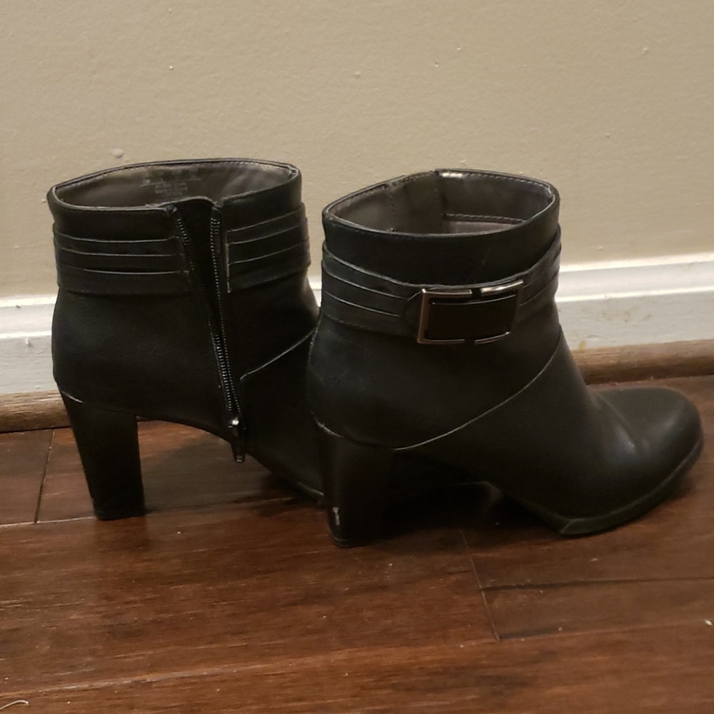Black memory foam bootie